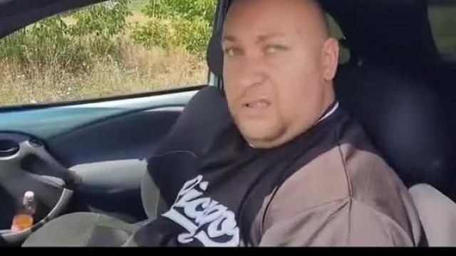 Subi Roli ismét gyakorolja a vezetést de lefullad az autó