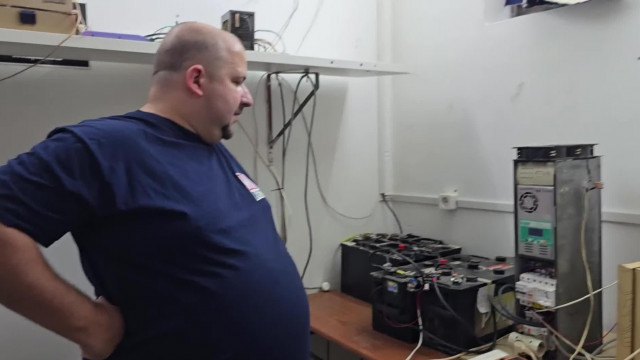 HájasBré napelemes rendszert újít - Traktor akkumulátorok és hatalmas gólem bél