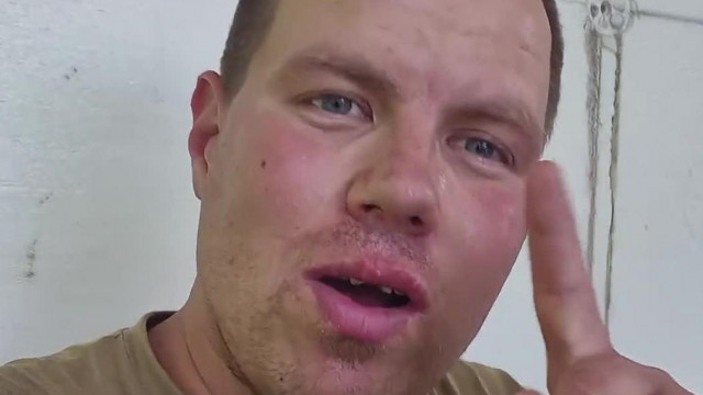 Alex leszopta a fél lovardát úgy kisebesedett a szája.
