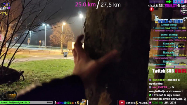 KoldusTV Herberthez hasonlóan, feltűnően sokszor "poénkodik" buzulással