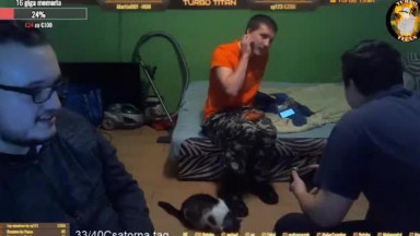 VR Zsombi szerint nem kell dolgozni, lehet koldulni is!