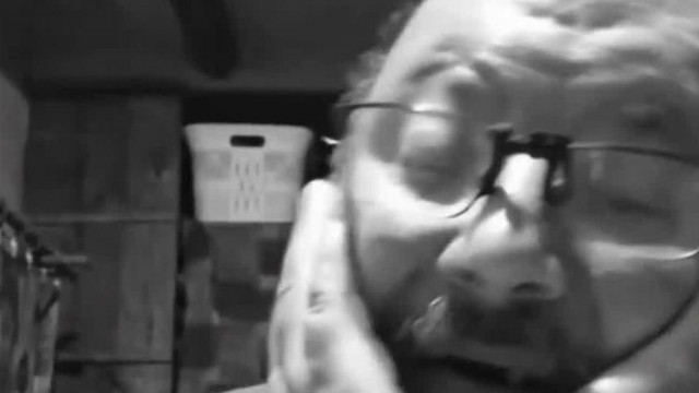 (HANGOS!) Pedofil tojásnak elfogyott a pénze így ismét sajnáltatni próbálja magát