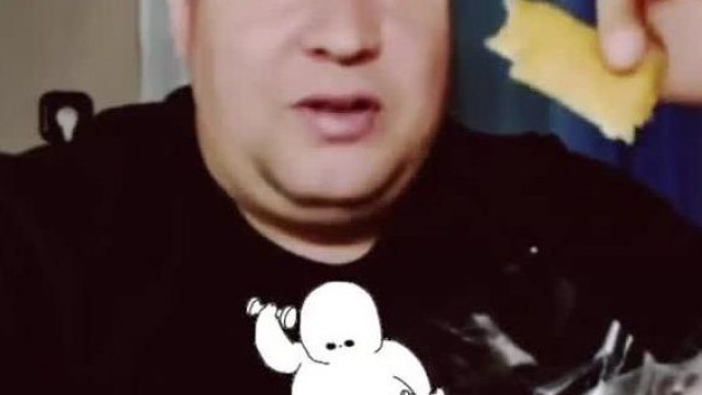 A testképzavaros Subi Roli önképe - Ő nem dagadt sőt, felül és alul ki van gyúrva - zaba live részlet
