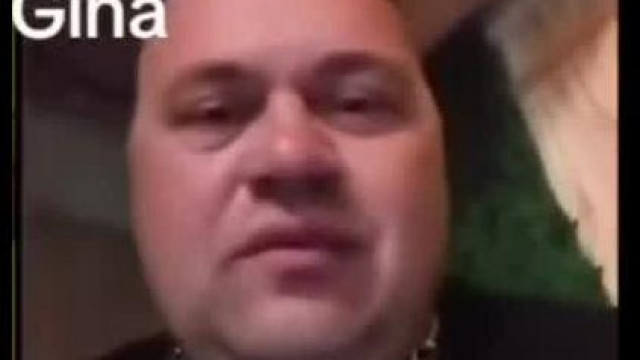 Emszí Pista élőben adagolja a Viagrát, amit ő Gina-nak hív