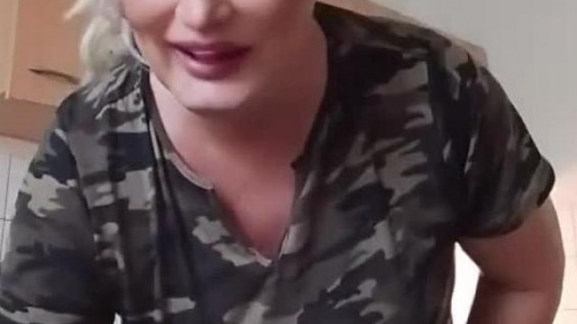 Privat Szabika elvárja a nézőitől hogy úrnőnek szólítsák őhájasságát