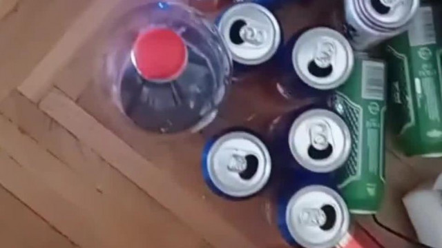 Ősember room tour - Krumplifej jenes büszkén mutogattja hogy mekkora alkesz