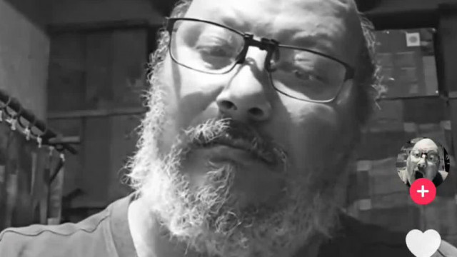 Mocskos pedó tojás közli a felszopókkal hogy mi lesz a következő amit fizetniük kell majd