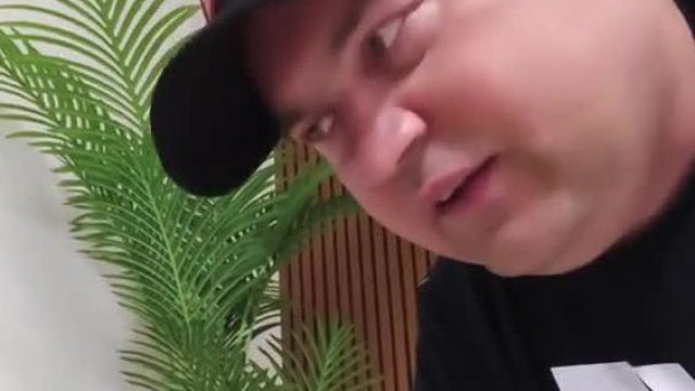 MC Szobanövény mögött bujkáló szellemi sérült videóban üzen Dr. Csernus Imrének 2025.09.22