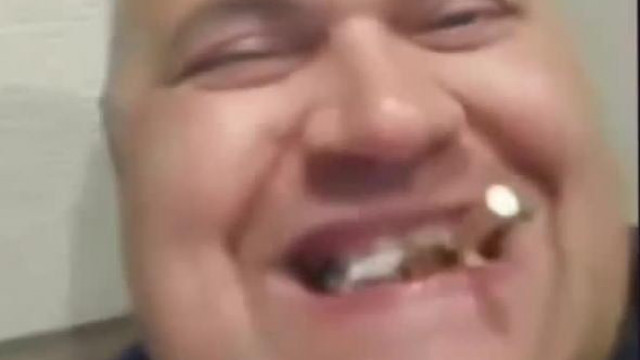 Mc Háromnegyedig 14év felettiekhez vonzódó cigit eszik
