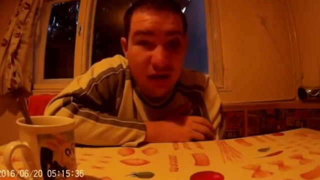 Vká Konyha vlog (Filó) bevert, monoklis fejjel (retro)