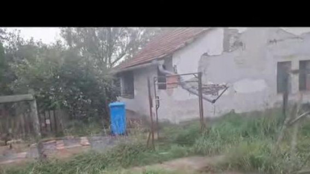 Trollszok nagyrábèn jàrtak és Levideòztàk Pedò Vàmpírtojàs Gyulus omladozò putris házàt