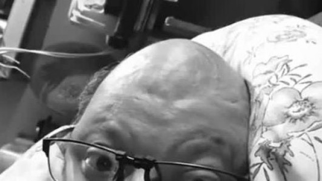 Vadász Gyula ideges, mert fizetés van és nem érkeznek az ajándékok