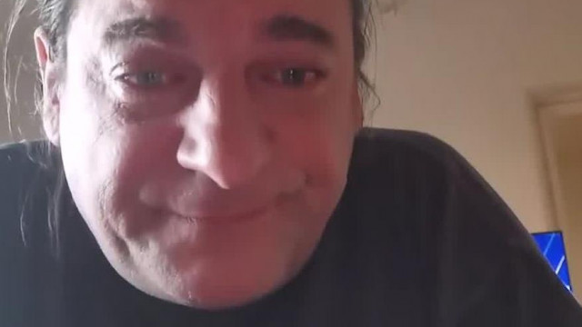 Rövid live részlet az alkoholista Sab Kelemen “Bor ulásáról” így indul a buli Sabnál