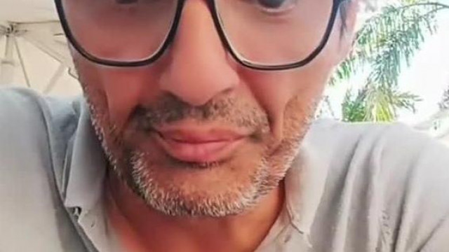 A Gyogyòs, Földönkívüli Fejű Szamosi megint koldul - Szeretné ha a Magyarok megetetnèk