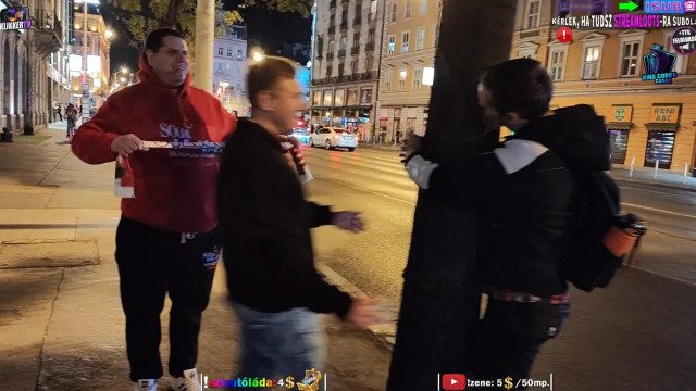 Kamnyaktévé sétálós live közben a meleg barátjával közösülni szeretne egy fával.