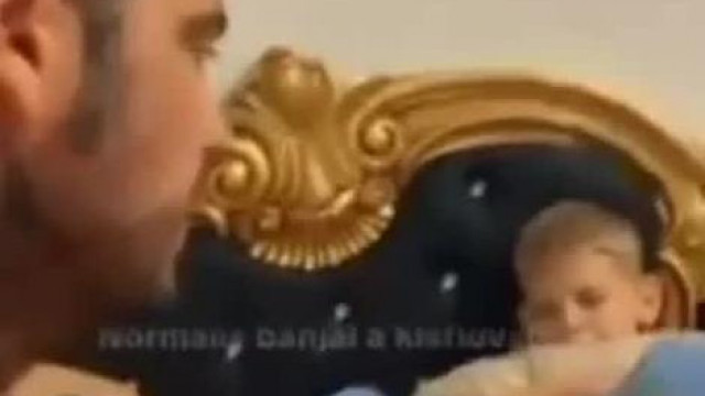 Mandula Ádám, a bemindenezett hulladék a gyerekét terrorizálja elő adásban
