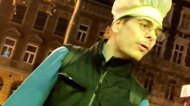 Markó Gergely az utcán vitatkozik egy alpári csajjal