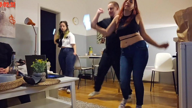 Killerkoldusinrage, BabaYodaganat és Kolibry Just Dance-re vonaglik, az alsó szomszédok örömére