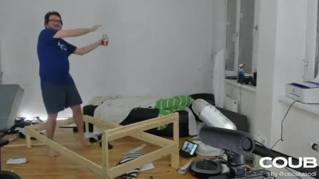 Pedo Sodi fullkretén módra táncol a "Daddy Shark"-ra