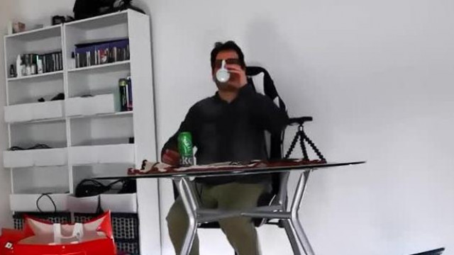 Pedo Sodi felkészül a moslékgyártásra (2021)