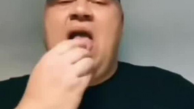 A Vègtelenül Undorítò Szűz Incel Büdöskènyi szerint Ő egy okos ès igènyes ember!
