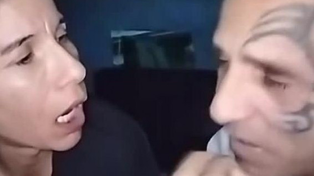 Maugli SzörnyElla lekever egy pofont Hòkuszpòk Zsòtinak mert az rosszul vàlaszol egy kérdèsre