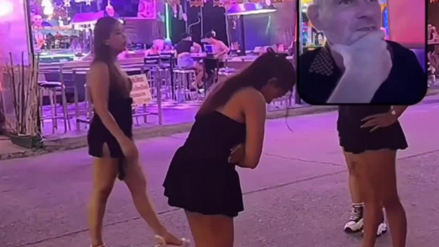 Az 50 èves Impotens SztívPatkány nyàlcsorgatva kamerázza a Lédibojokat a thai putriban