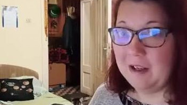 Bariadd a reggeli szarás után jelenti be a putriból, hogy sikerült 1 kilót fogynia a tornával