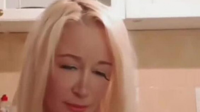 A Sviccerhúre ZsiràfGiliszta Editrampli műszempillàja majdnem leesik live közben