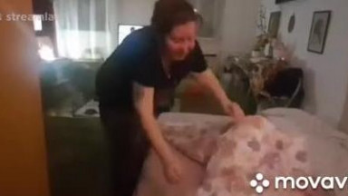 Varangy Jutka párzásra akarja invitálni a tranyót