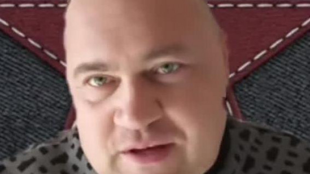 Malackènyi megint hülyének néz mindenkit: szerinte a piacos felsője "Hugo Boss"