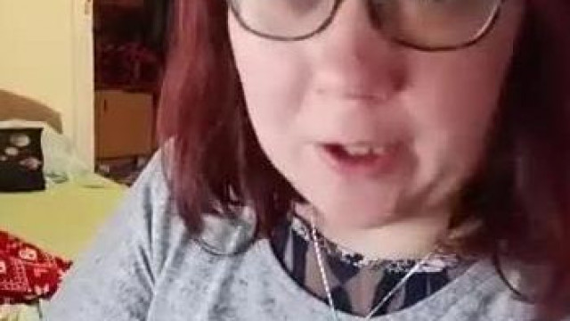 Bariadd bamba bluggyhal fejjel elmondja, hogy ő 'macsa szűz'
