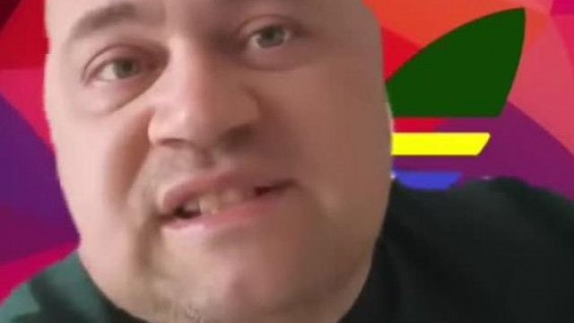 Szàjzàrkènyi vergődve kilèp az èlő adásbòl ès közli: "Vège a dalnak!"