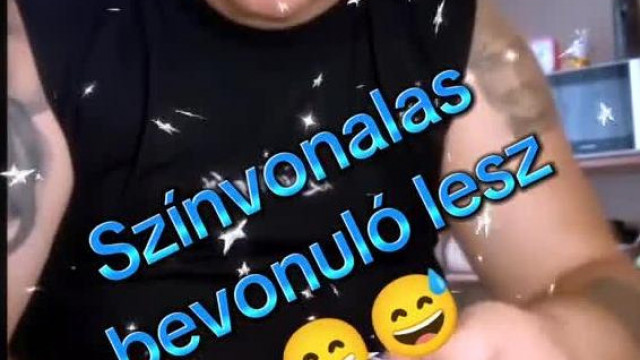 Loca pantera fogja Subi Roli bevonuló zenéjét énekelni az arbiton