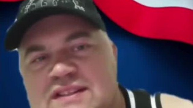 Gyűlöletkènyi szerint a Magyarok azzal enyhítik a fàjdalmukat hogy "Trokhálnak"