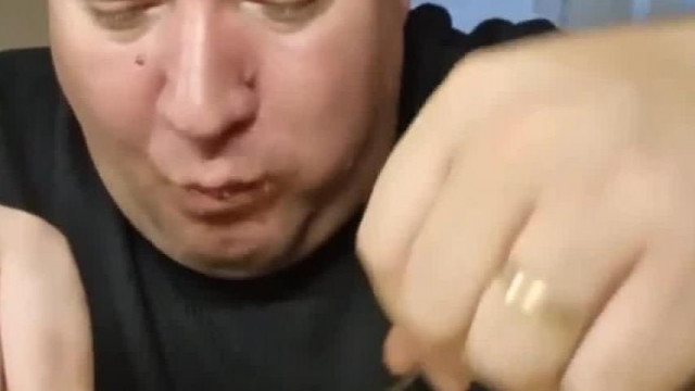 Subimalac délutáni zaba közben okoskodik