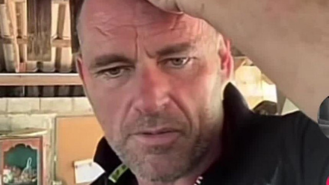 Steve kivan idegileg a gyerekektől a thai horrorfarmon.