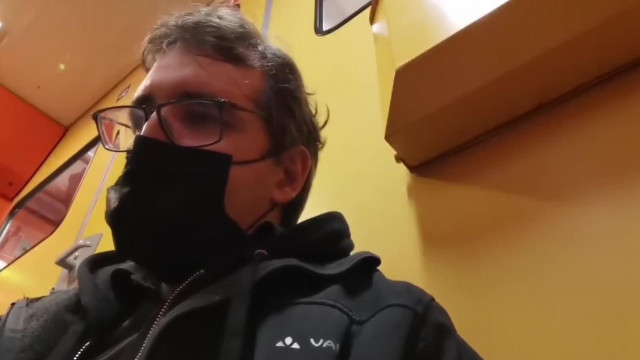 Kozma becsicskítja Pedo Sodi-t