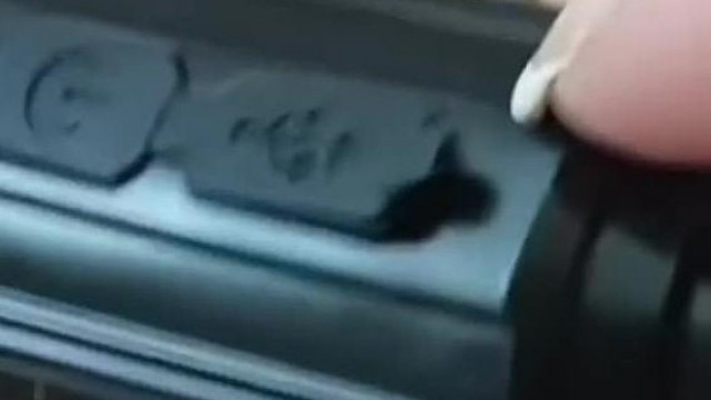 Edytrampli kisebb idegrohamot kap mert kapott egy villanykörtèt hogy azzal vilàgítson (àram helyett)