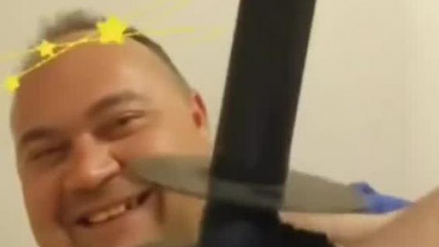 Az Örökszűz Incelkènyi feldugna egy "Jelerősítőt" Tina Fagyasnak a f*sza helyett