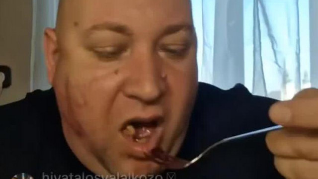 Subimalac már magyarázkoik  Mondjuk én azt csodálom, hogy tud még zabálni