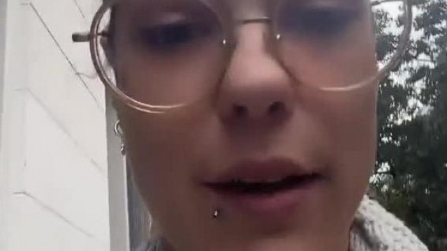 Aranyeres Badangel nagybevásárlásból  hazafelé koldul spanyol albérletre