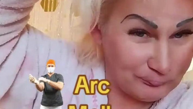 A Horrorfilm fejű Privàt Szabolcsina nagy bejelentése: Arc, mell és Szàjműtèt lesz!