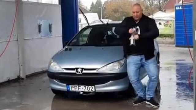 Subi malac vicceskedni próbál egy autómosóban, de még Penetra is szétoltja