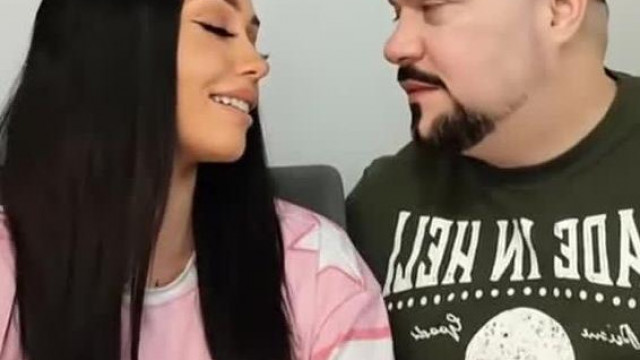 Tina Fagyas egy èrzèki Csòkot ad a Nőgyülölő Incel Koldus Disznò MC Istinek (AI paròdia)