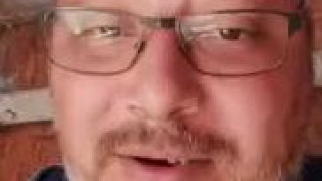 Tojás nyíltan koldul