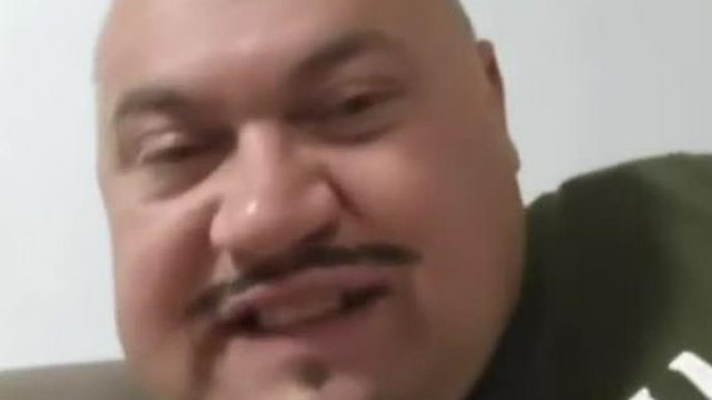 Incelkènyi Dömpityek Busàkot kèrdezi: "egy nőnek vèkony kis lyuka van abba mièrt kell olyan mint egy lòf*sz?"