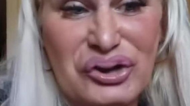 A vasorrú bàba fejű, horror arcú Privàt Szabika vèrfertőzèst kívàn màsoknak ès brutàlisan gyűlölködik