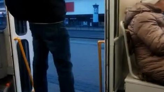 BKK MÁV Csoport nevű felhasználó beleköt egy utasba csak azért mert belemászott a villamosos videójába