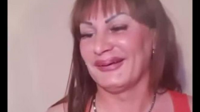 A Szörnyarcù aberràlt privát Szabolcsina egy 17 èves sràcra van ráállva aki màr a f*szát is elküldte neki